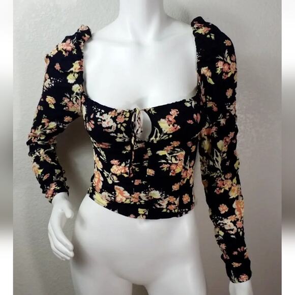 Free People Hilary Floral print keyhole Lolita neck top size Medium msrp $98 New - Picture 3 of 12